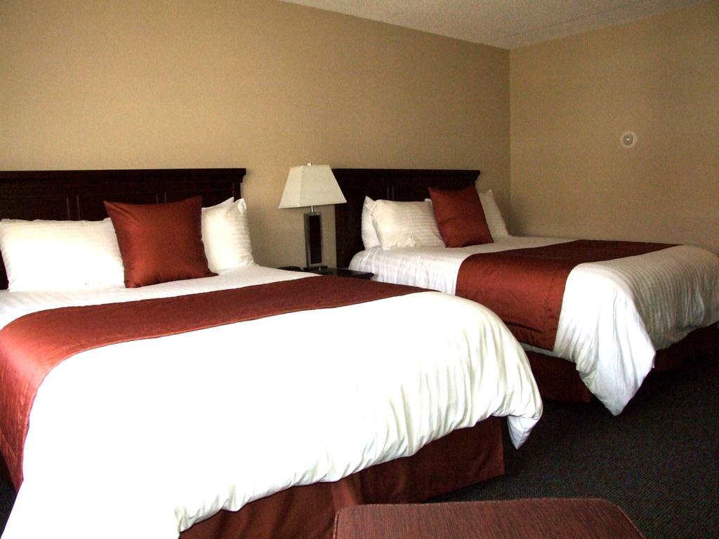 Lakeland Inn Hotel Cold Lake ภายนอก รูปภาพ