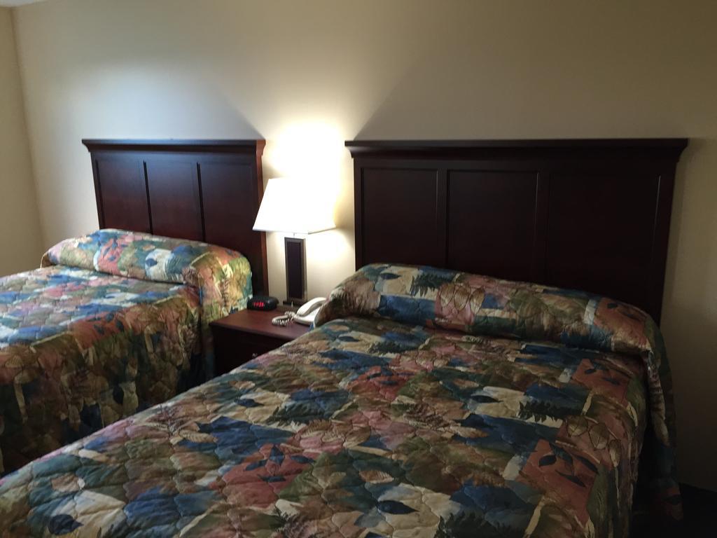 Lakeland Inn Hotel Cold Lake ภายนอก รูปภาพ