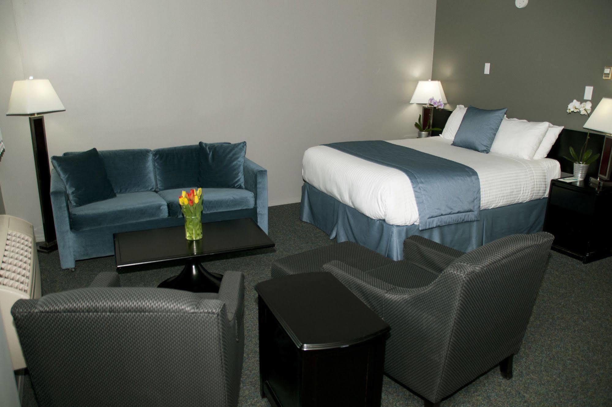 Lakeland Inn Hotel Cold Lake ภายนอก รูปภาพ